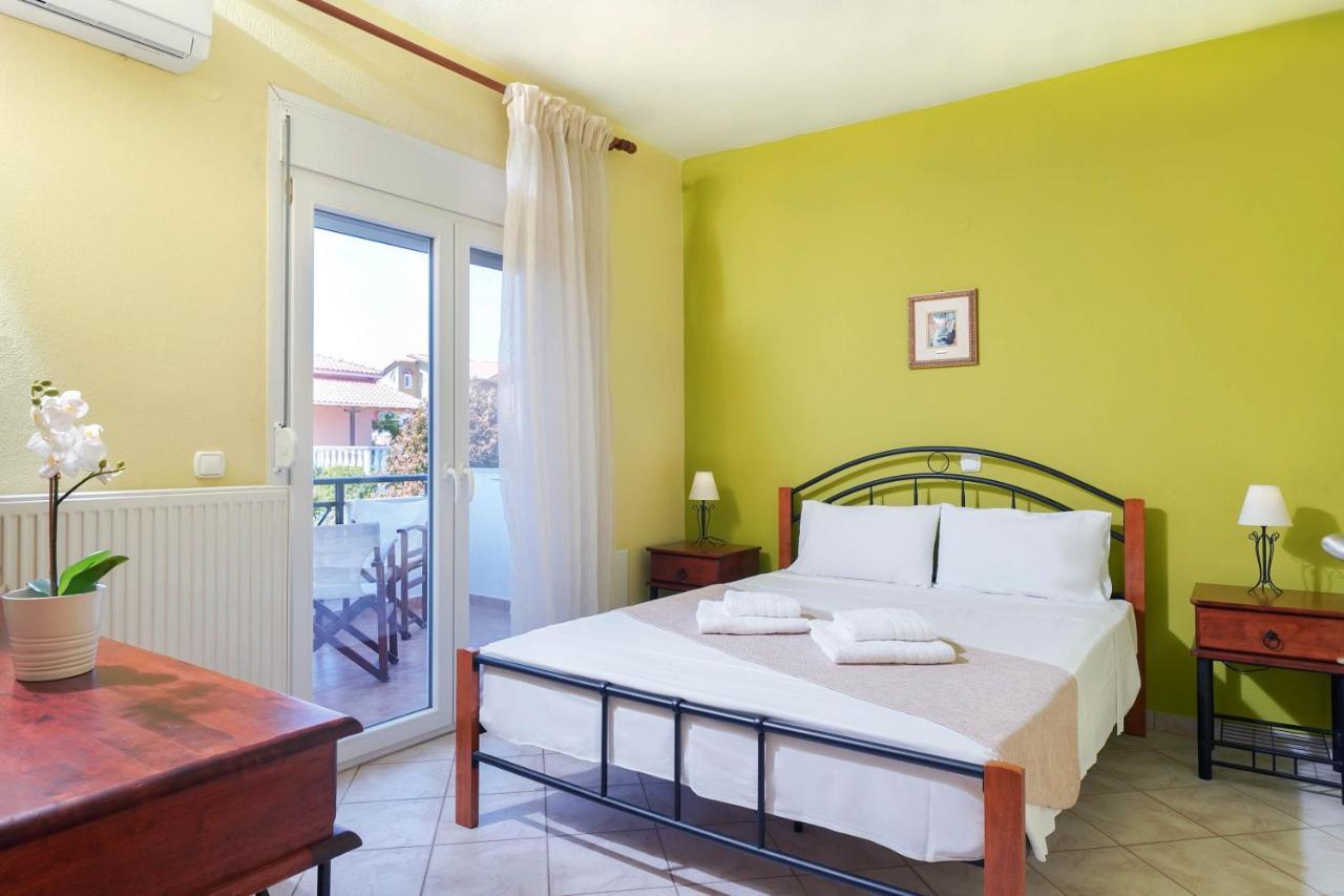 Golden Nest Apartment *