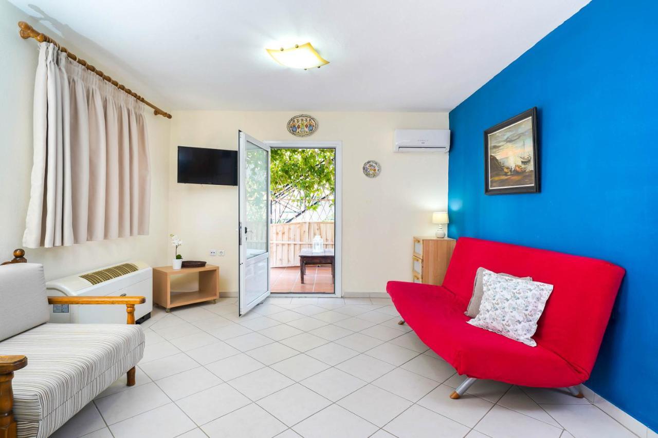 Golden Nest Apartment *