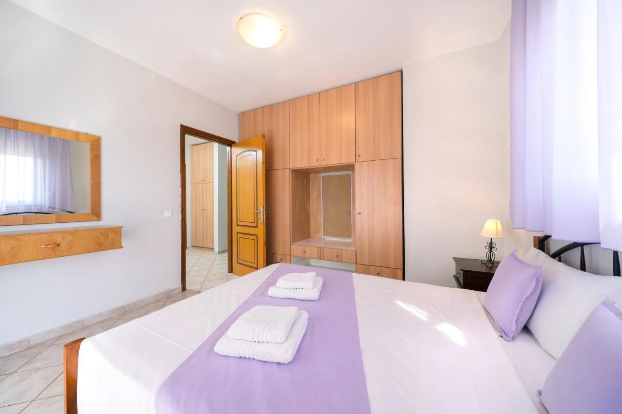 Golden Nest Apartment *
